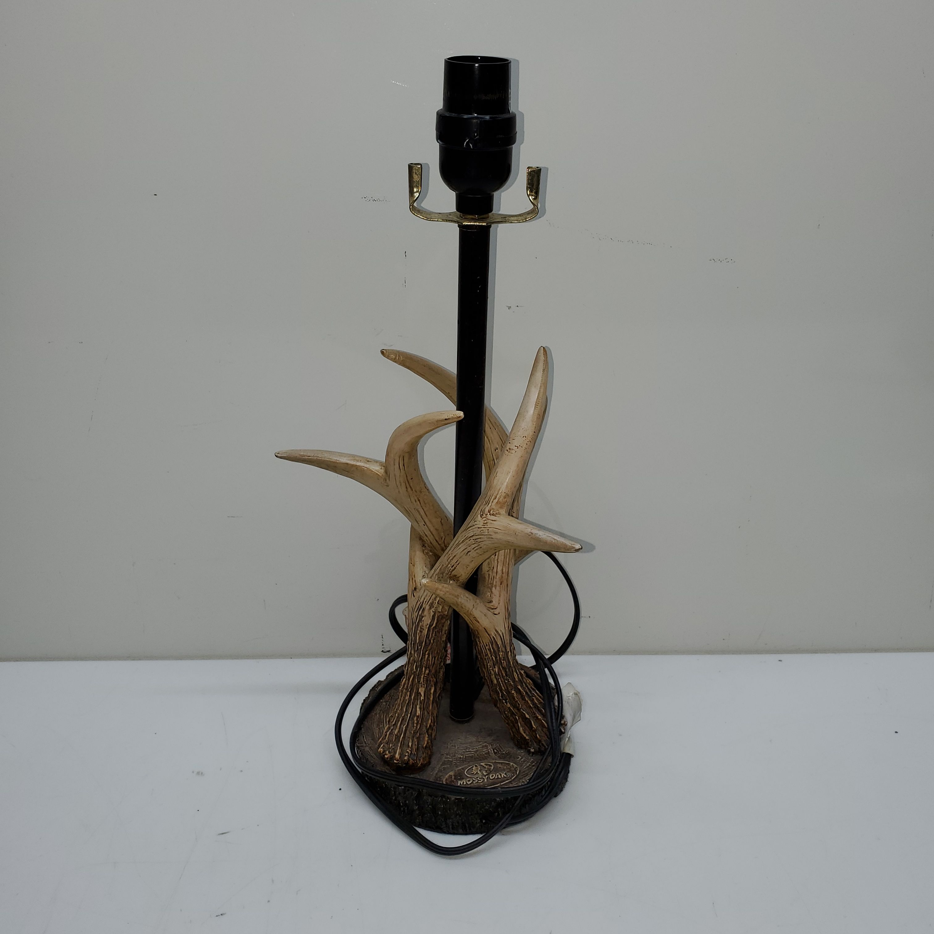 Mossy oak store antler lamp