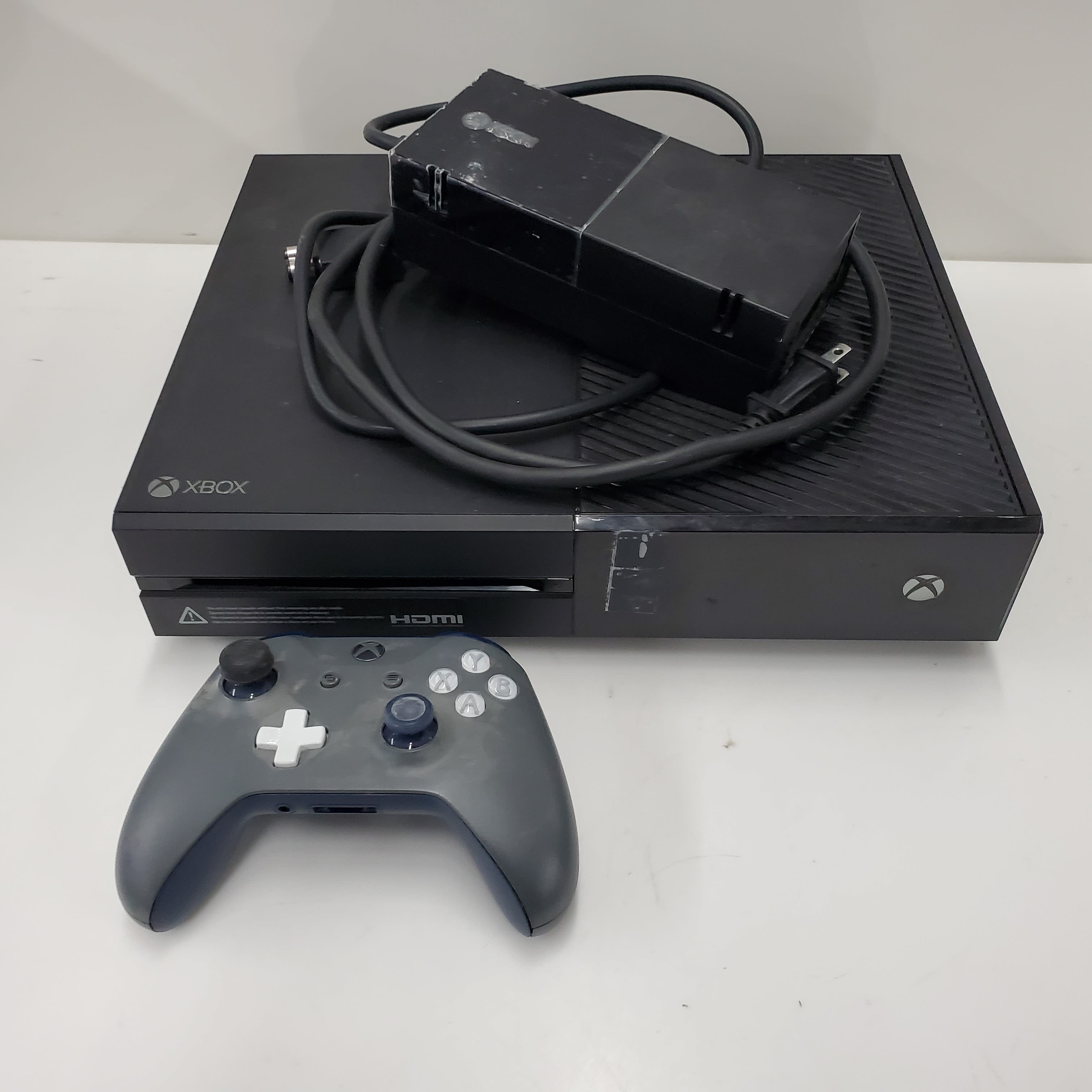 Buy the Microsoft Xbox One 500GB Console and Controller Bundle 